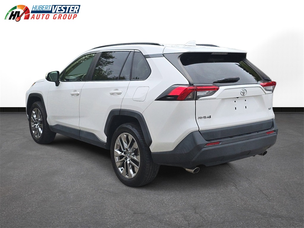 2019 Toyota RAV4 XLE Premium photo 7