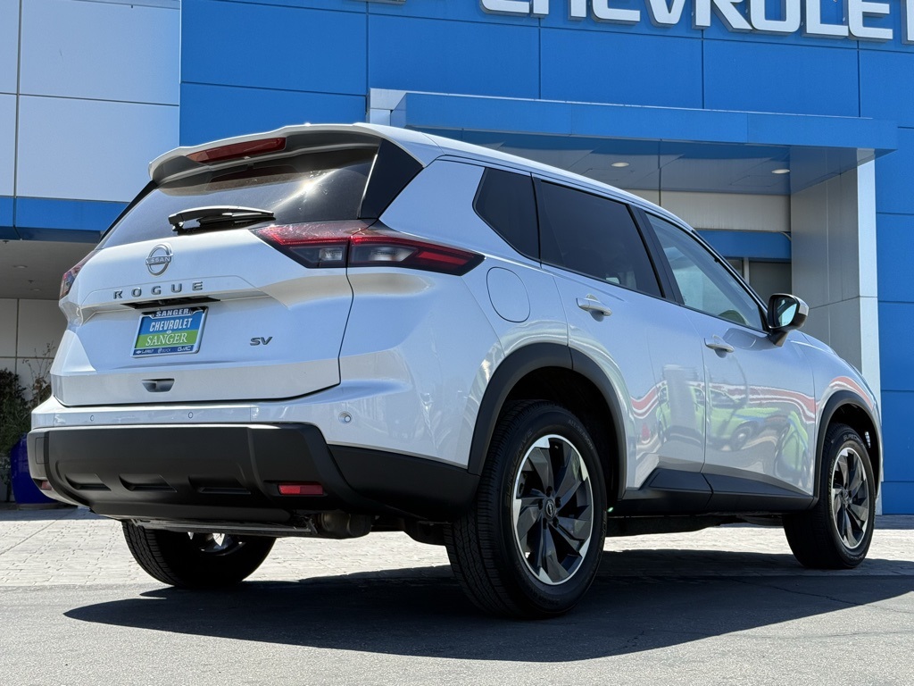 2024 Nissan Rogue SV photo 7