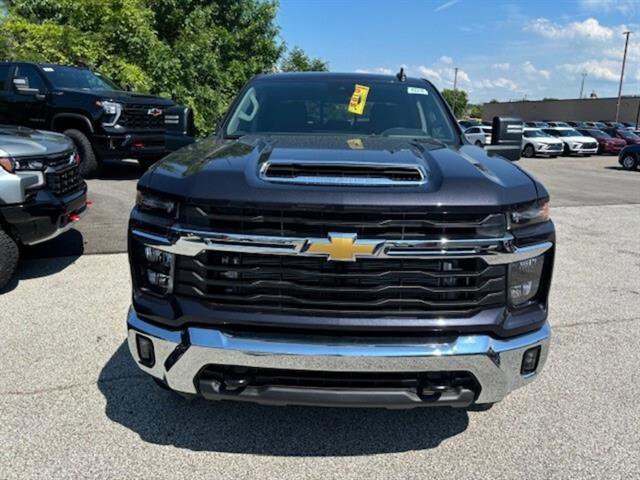 2024 Chevrolet Silverado 2500HD LT photo 2