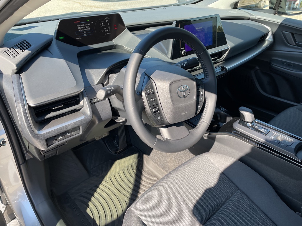 2025 Toyota Prius LE photo 7