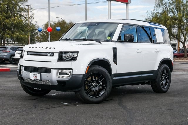 2025 Land Rover Defender S's photo