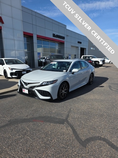 2024 Toyota Camry SE's photo