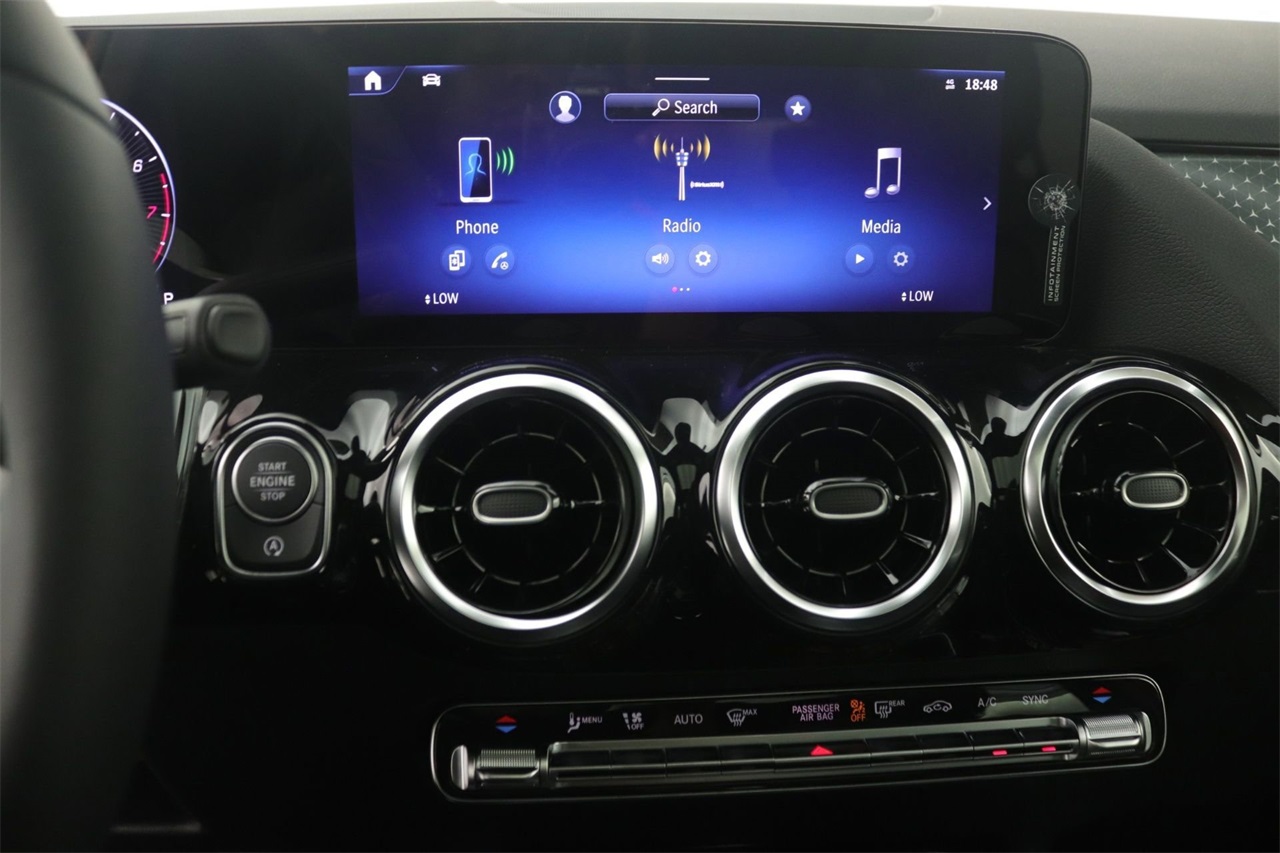 2026 Mercedes Benz GLA 250 photo 3