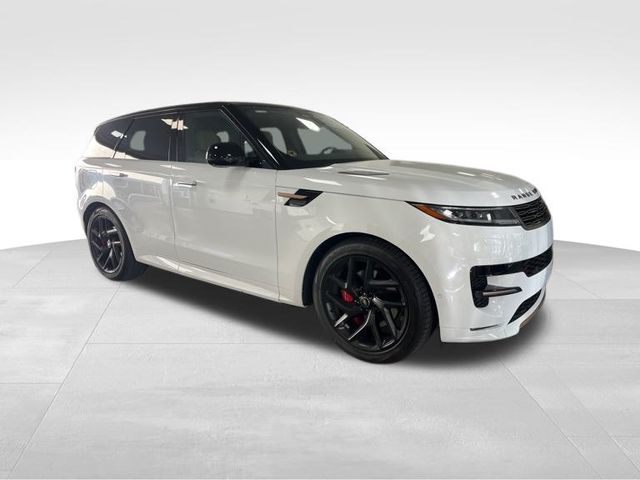 2025 Land Rover Range Rover Sport SE photo 3