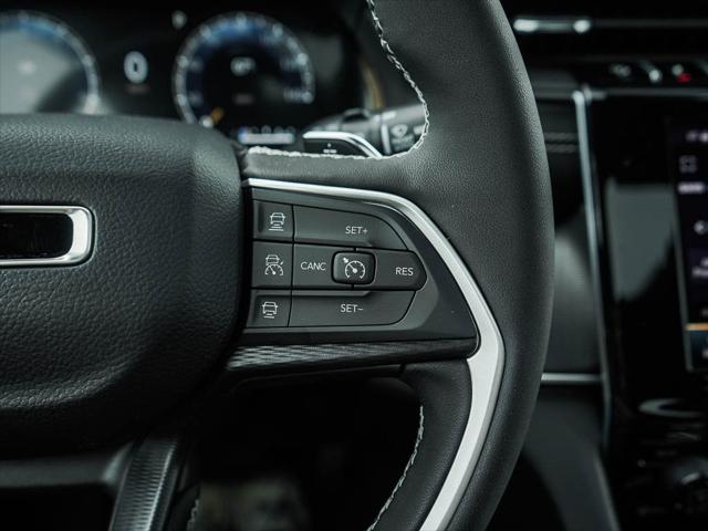 2025 Jeep Grand Cherokee Laredo photo 18