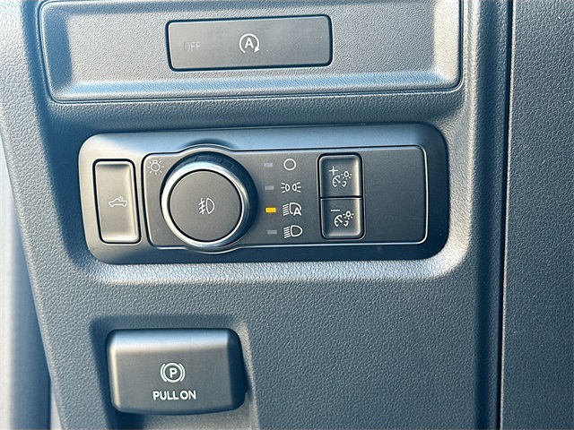 2025 Ford F-150 STX photo 4