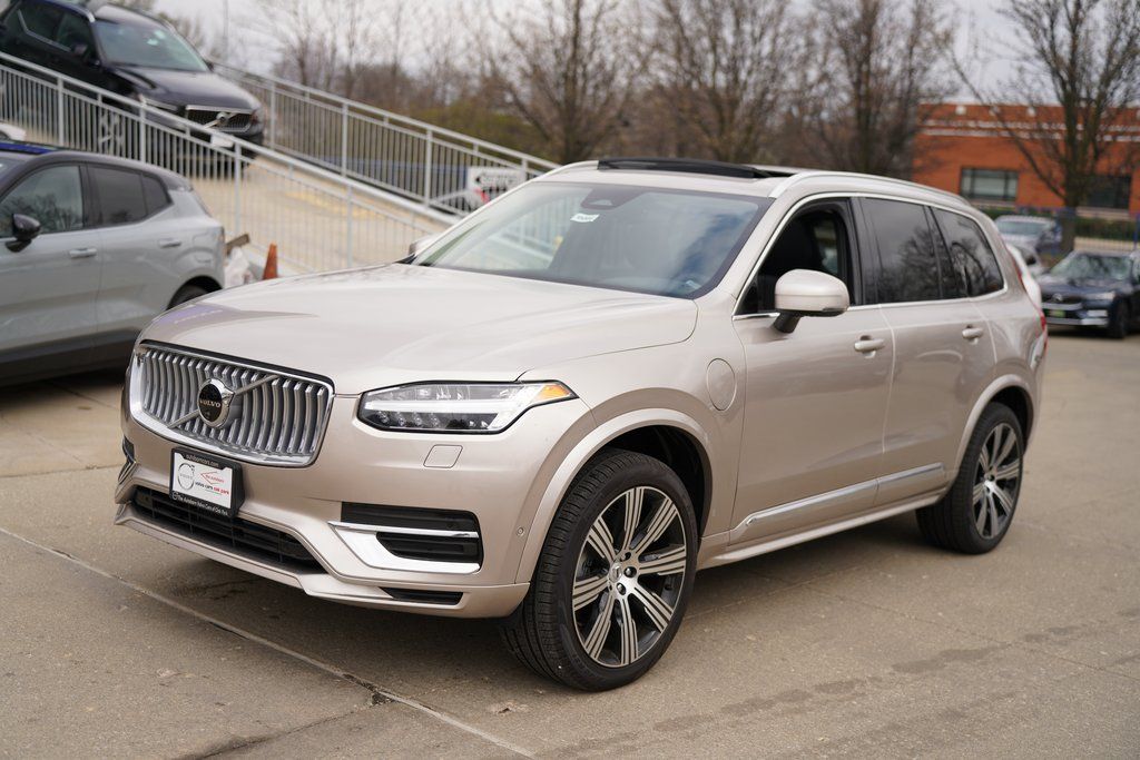 2025 VOLVO XC90 - Image 4