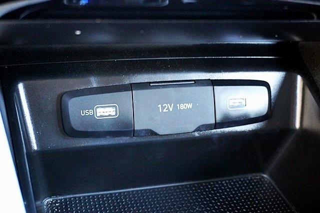 Used 2023 Black Hyundai SE image 26