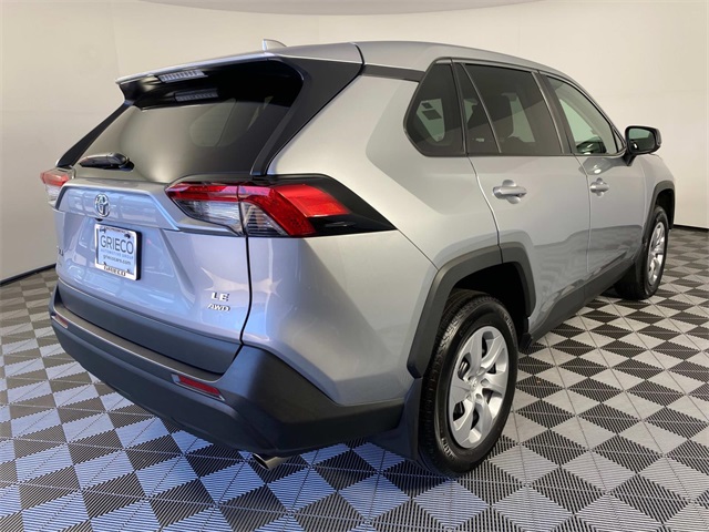 2024 Toyota RAV4 LE photo 6