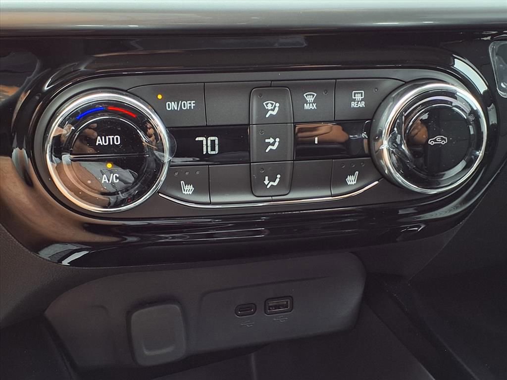 2025 Chevrolet Trax LT photo 10