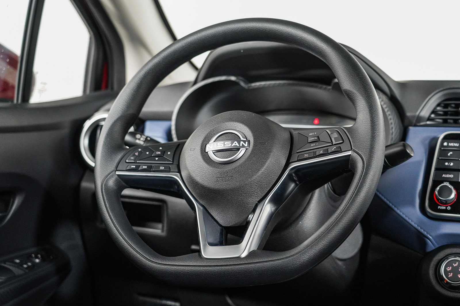2025 Nissan Versa SV photo 14