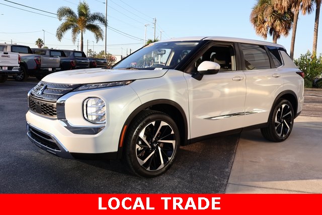 2022 Mitsubishi Outlander ES photo 3