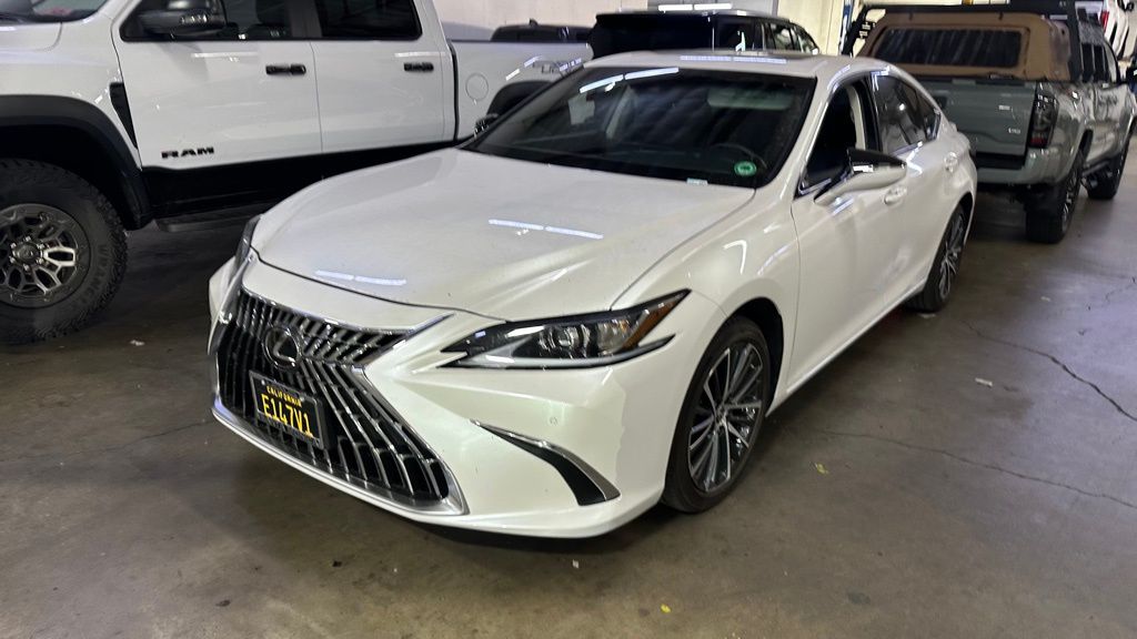 2023 Lexus ES 300h photo 2