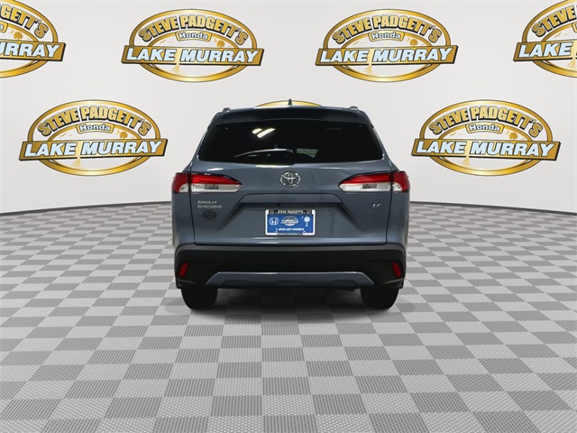 2024 Toyota Corolla Cross LE photo 2
