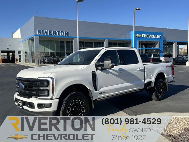 2025 Ford F-350 Super Duty Platinum's photo