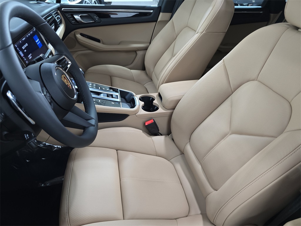 2026 Porsche Macan T photo 5