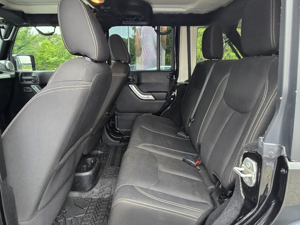 2016 Jeep Wrangler Unlimited Rubicon photo 11