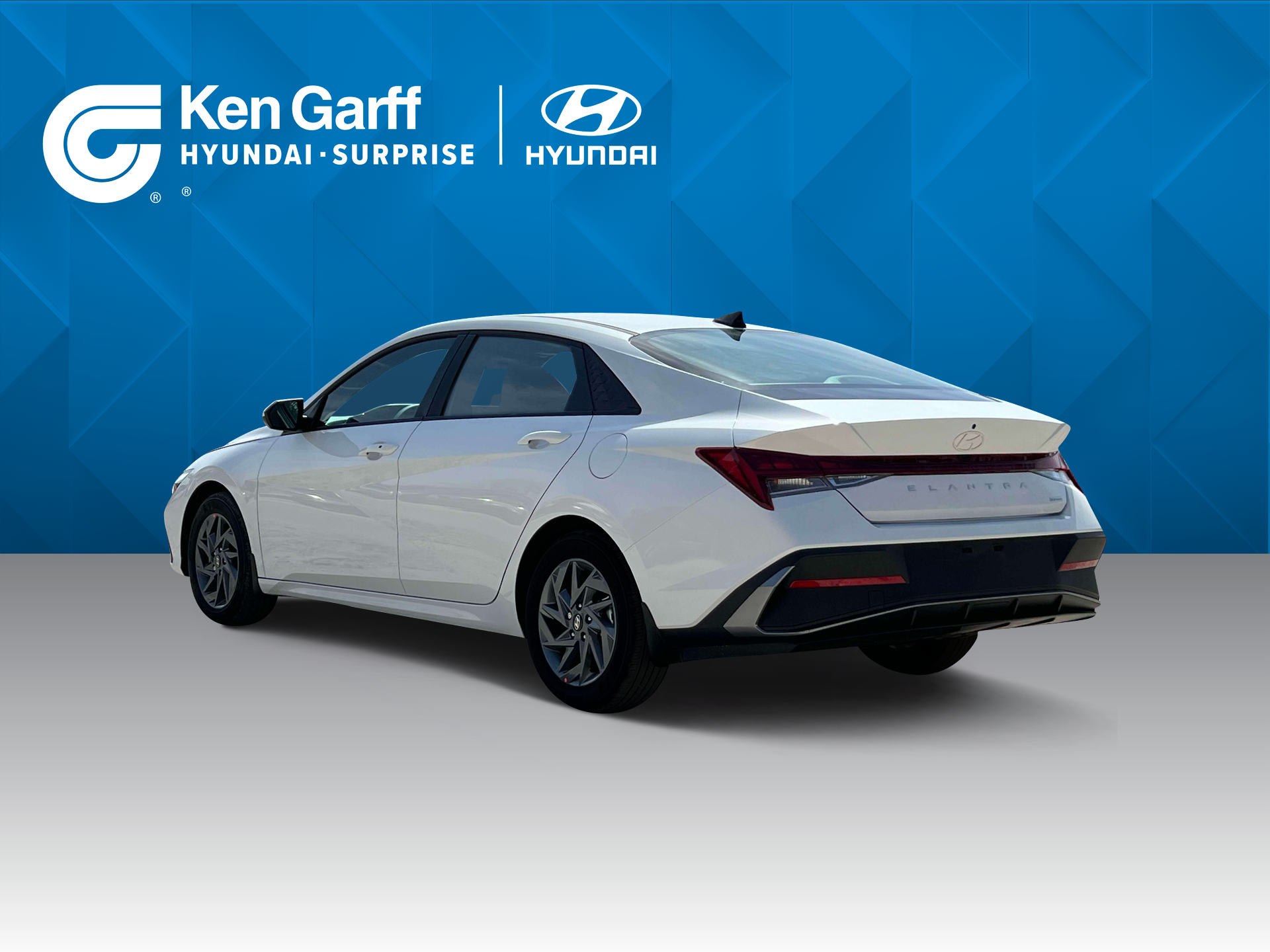 2025 Hyundai Elantra Hybrid photo 2