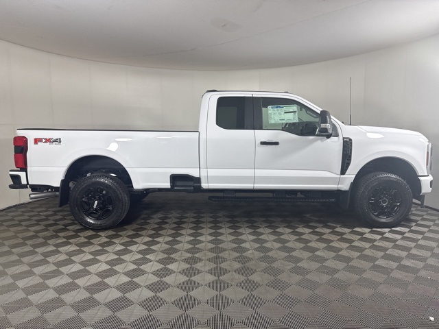 2025 Ford F-350 photo 2