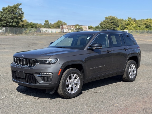 2022 Jeep Grand Cherokee Limited's photo