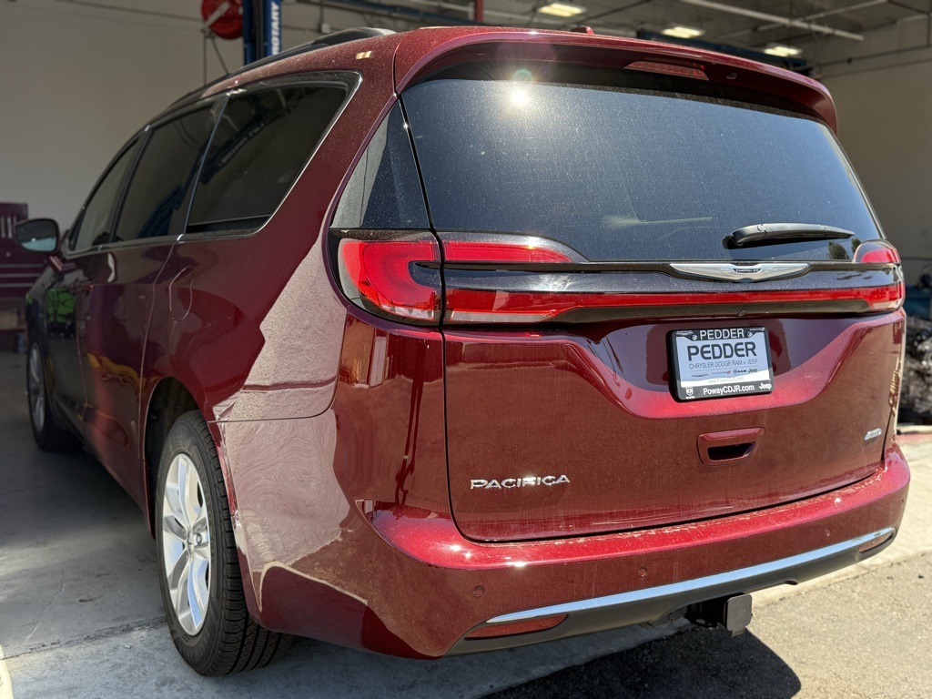 2021 Chrysler Pacifica Touring photo 4