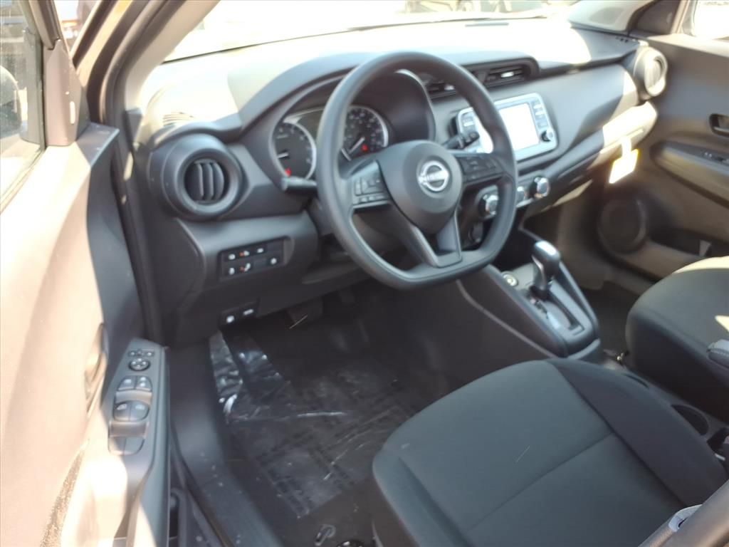 2025 Nissan Kicks Play S photo 11