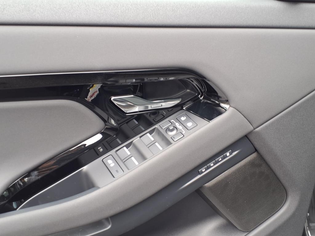 2026 Land Rover Range Rover Evoque Dynamic SE photo 10