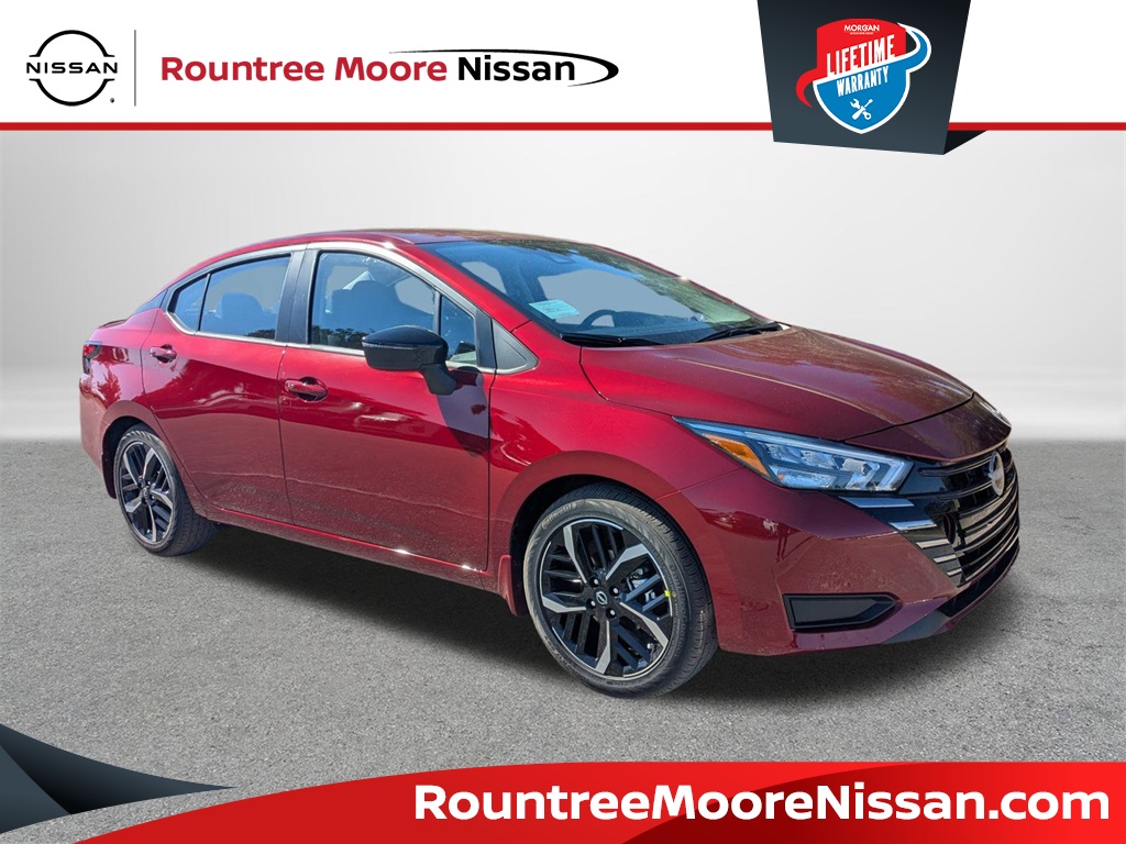 2025 Nissan Versa SR's photo