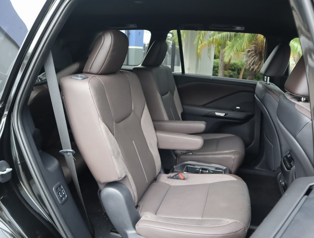 2025 Lexus TX 550h+ Luxury photo 8