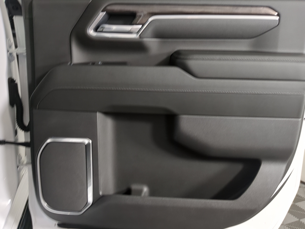 2025 Chevrolet Silverado 2500HD LTZ photo 15