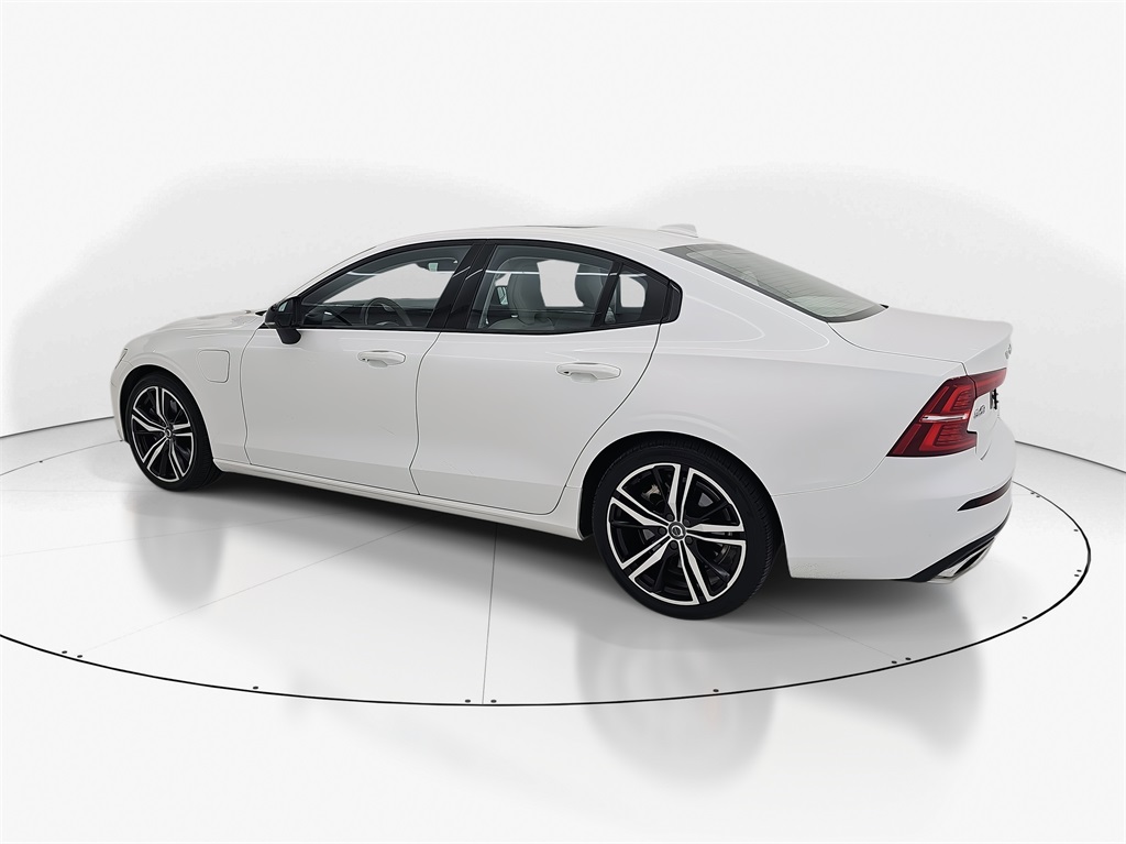2022 Volvo S60 Recharge T8 R-Design Expression photo 8