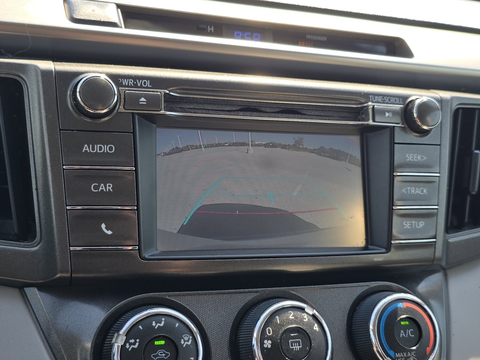 2015 Toyota RAV4 LE photo 4