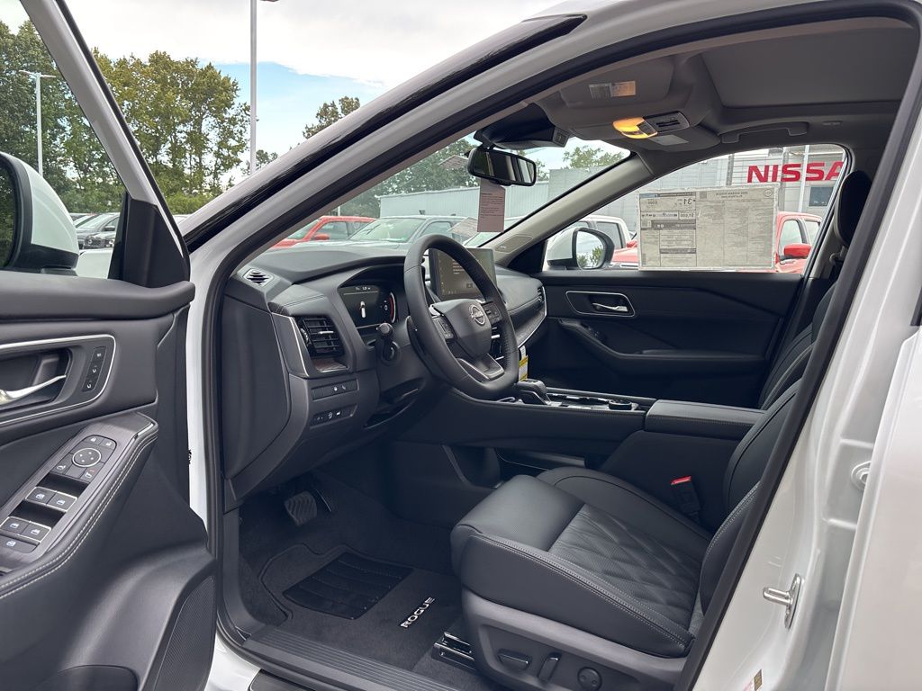 2026 Nissan Rogue Platinum photo 6