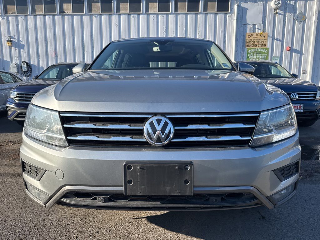 2020 Volkswagen Tiguan SEL photo 2