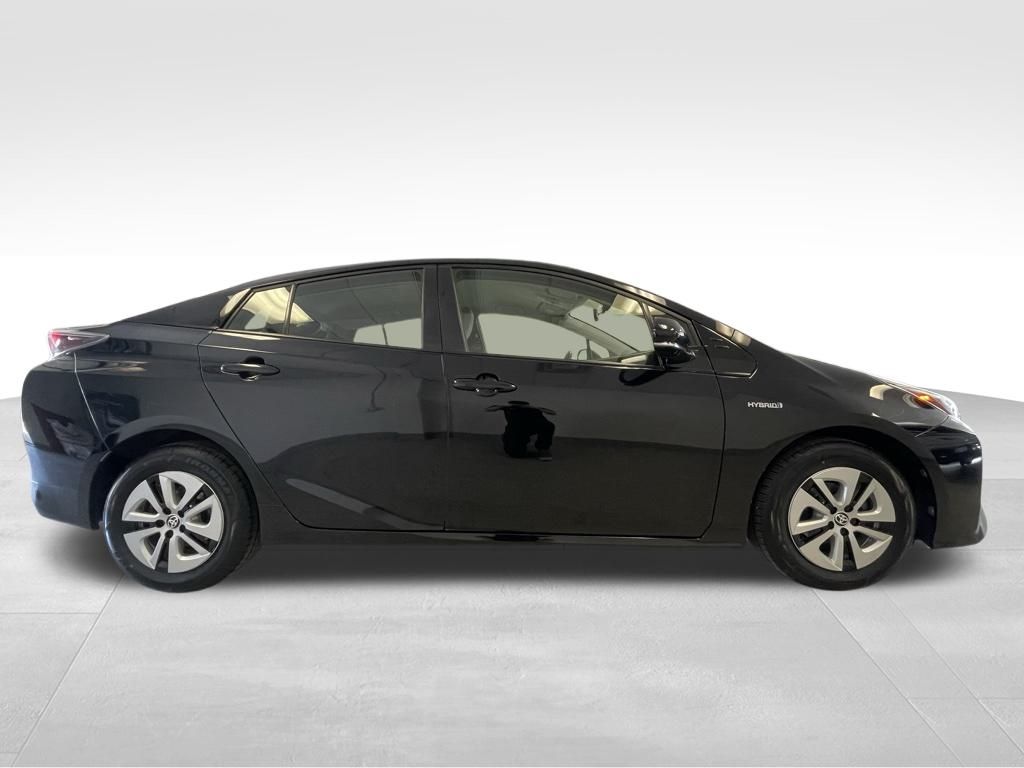 2016 Toyota Prius Three photo 4