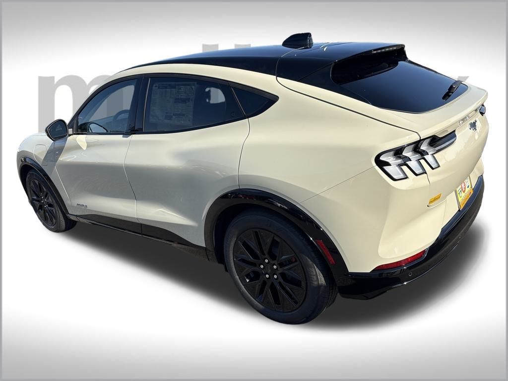 2025 Ford Mustang Mach-E Premium photo 4