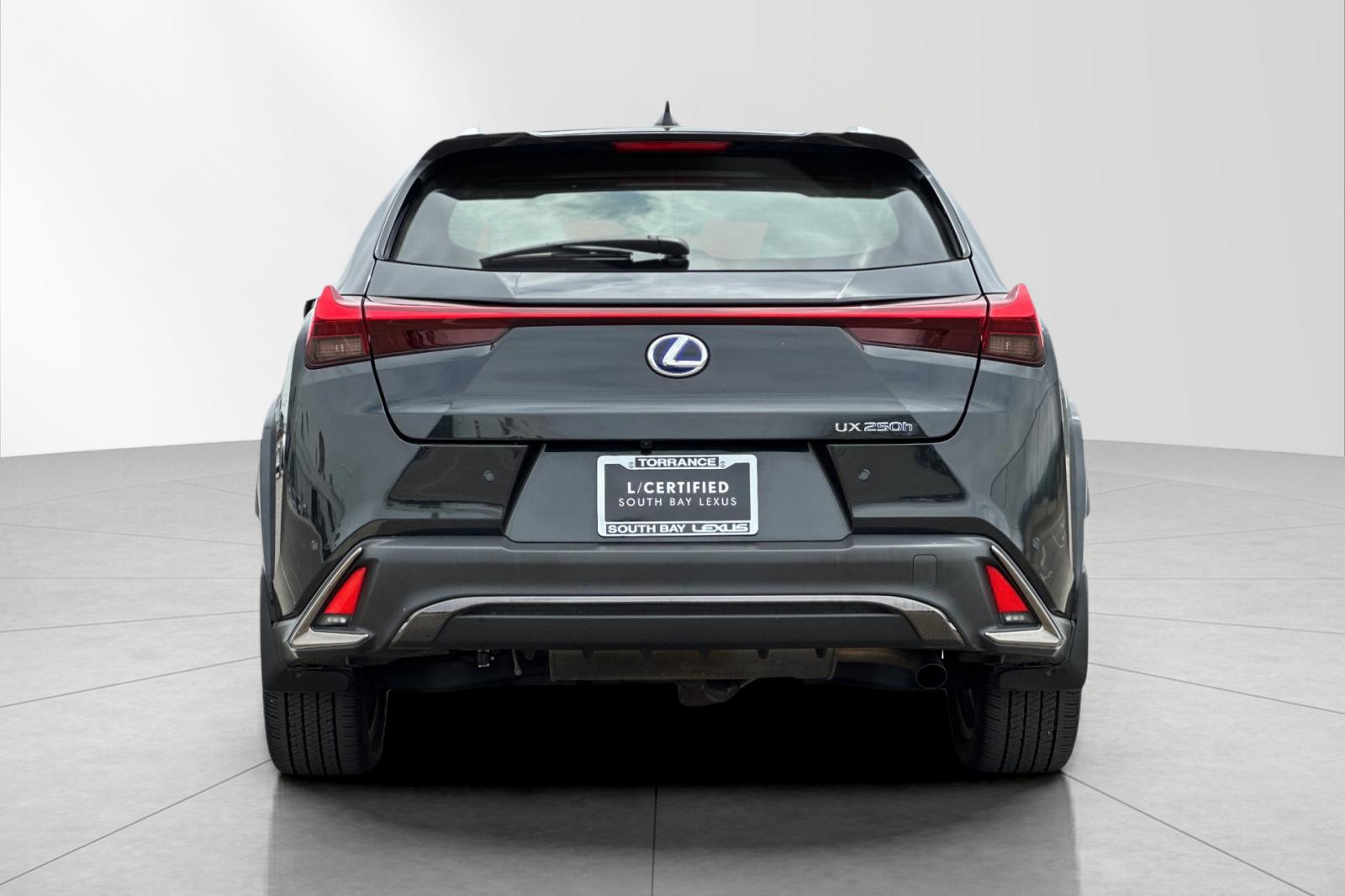 2022 Lexus UX 250h F SPORT photo 4