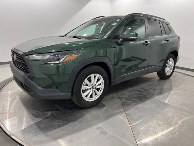 2022 Toyota Corolla Cross LE's photo
