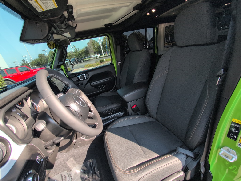 2025 Jeep Wrangler photo 7
