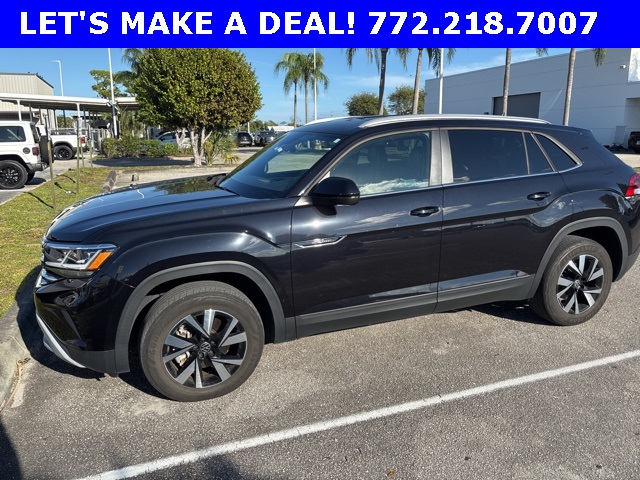 2022 Volkswagen Atlas Cross Sport SE photo 2