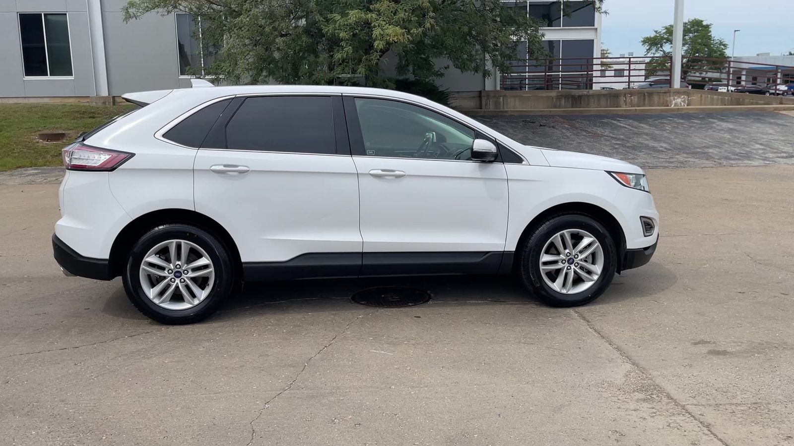2018 Ford Edge SEL photo 23