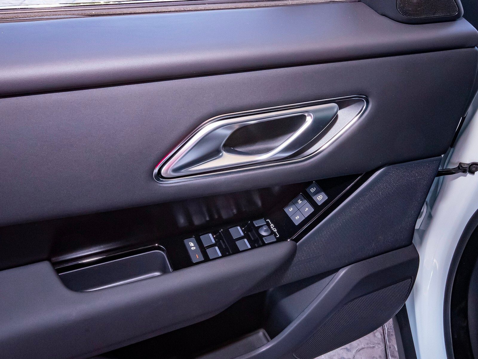 2026 Land Rover Range Rover Velar SE photo 29