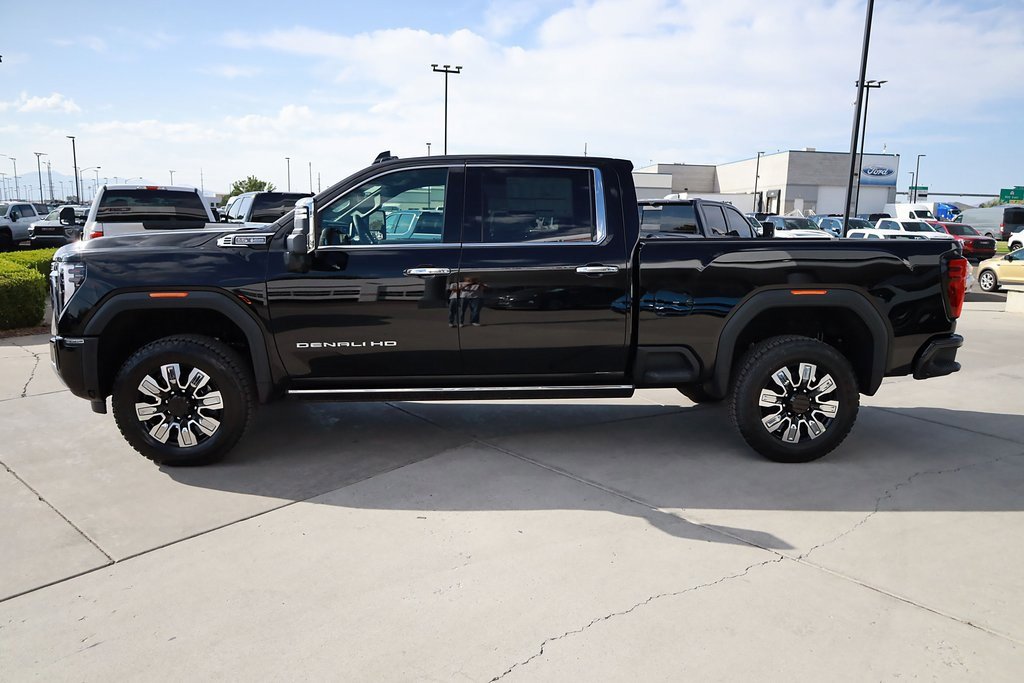 2026 Gmc Sierra 3500 HD Denali photo 3