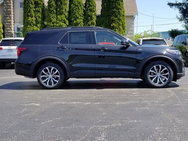 2025 Ford Explorer ST-Line photo 2