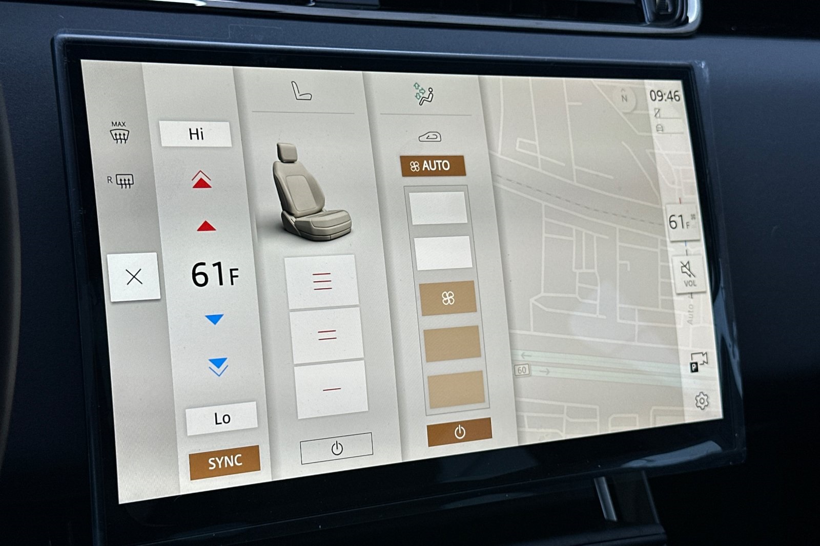 2026 Land Rover Range Rover Evoque Dynamic SE photo 22