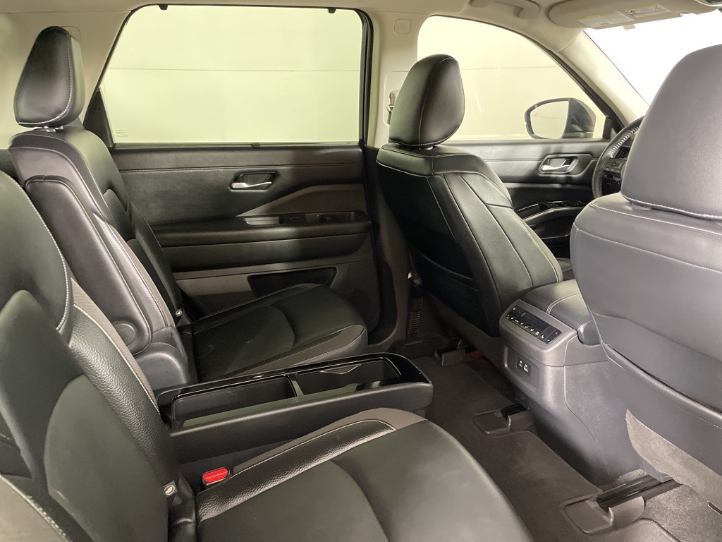 2022 Nissan Pathfinder SL photo 13