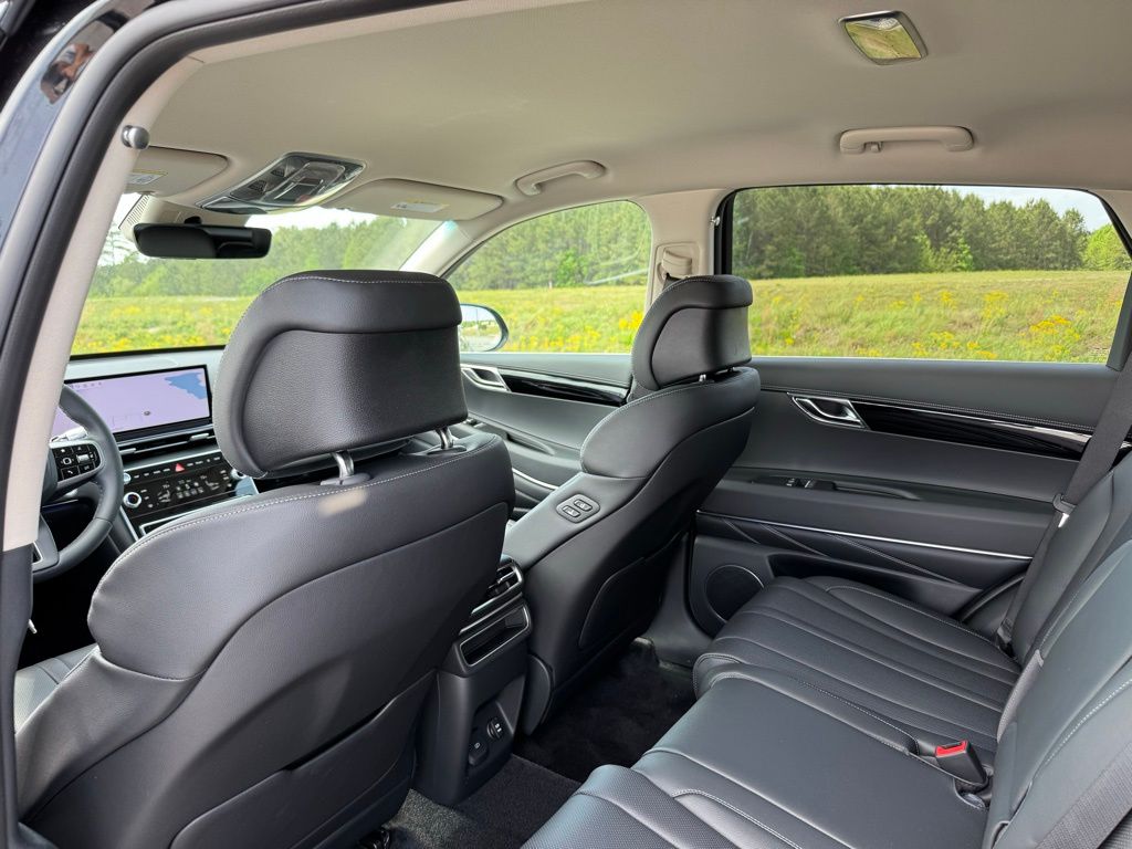 2025 Genesis GV80 2.5T AWD photo 21