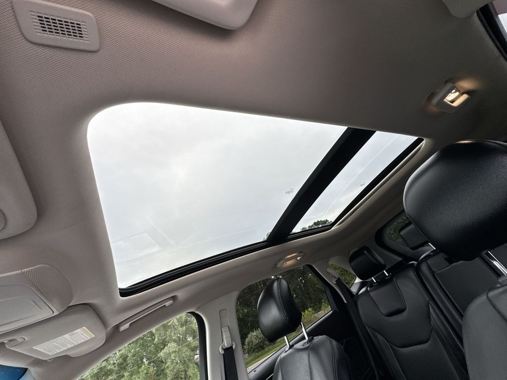 2019 Ford Edge Titanium photo 16