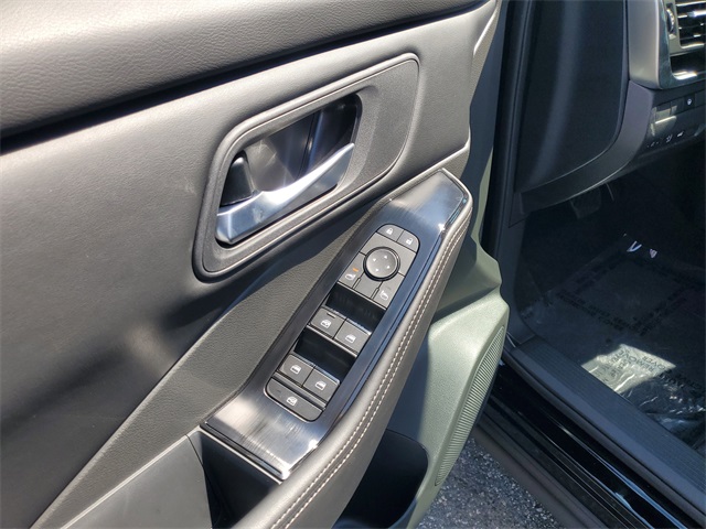 2026 Nissan Rogue SV photo 4