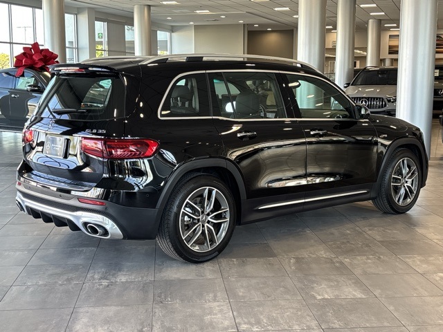 2025 Mercedes Benz GLB 35 AMG 4MATIC photo 2